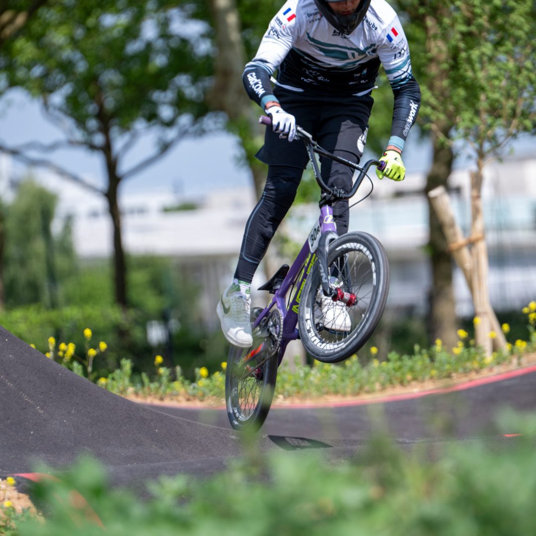 Inauguration colline d'Elancourt. Animation stand JM Fourgous Anthony Jeanjean  medaille de bronze BMX freestyle   Viktor Koretzky  medaille argent VTT  Joris Daudet  medaille or BMX Demo bmx Demonstration VTT trial (Nicolas FLEURY)